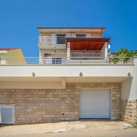 V Casa de Férias Brna