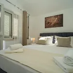 Holiday home V *