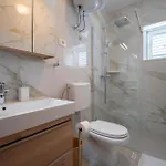 V *